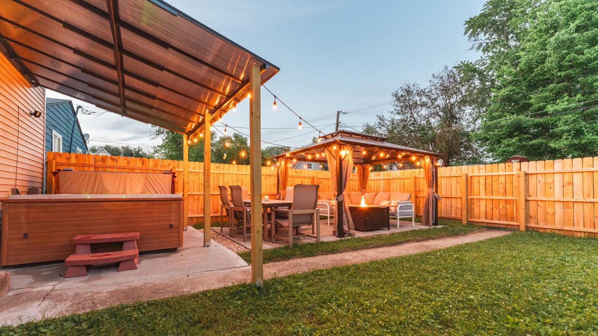 Villa 5 Mins To Speedway! Walk To Zoo, Wr Park, Iupui! Indianapolis Exterior foto